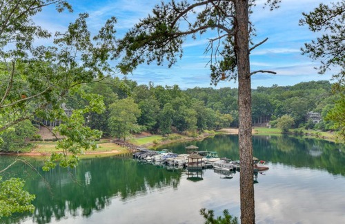 Salem House | Lake Keowee Condo with fantasitic view and resort