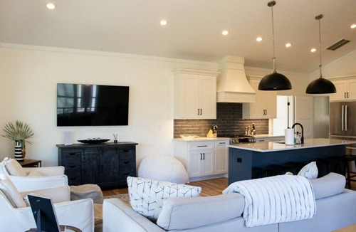 West Union House | Lake Keowee Waterfront Clemson Retreat