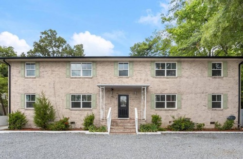 Acworth House | Lake Life B - 2 Bdrm Sleeps 4 - 5 Min Walk to Beach & Downtown Acworth - 10 Min to Lake Point Sports Complex