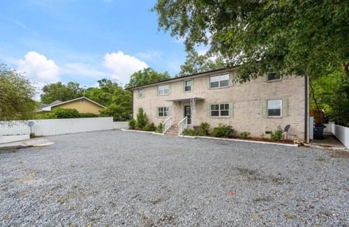 Acworth House | Lake Life B - 2 Bdrm Sleeps 4 - 5 Min Walk to Beach & Downtown Acworth - 10 Min to Lake Point Sports Complex