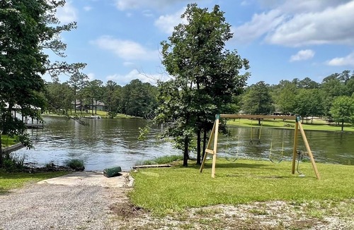 Cedar Bluff Cottage | LAKE LIFE !nCharming 3-bedroom cottage with dock and boat ramp on Weiss Lake