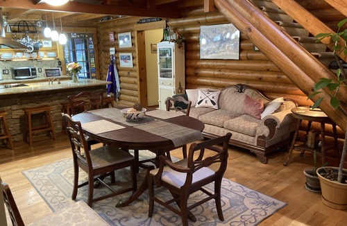 Chapin House | Lake living in a relaxed family and pet-friendly home