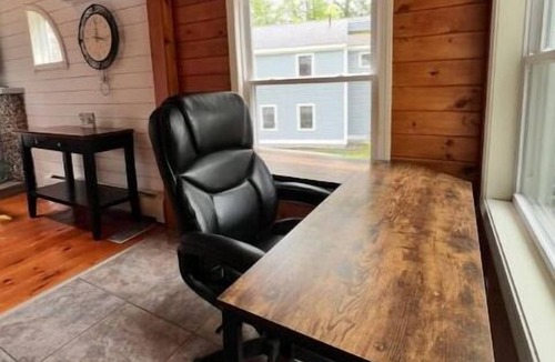 Middleton House | Lake Living, sit back and relax!