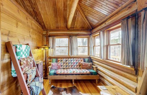 Eureka Springs House | Lake Lucerne - Treehouse Cabin #01
