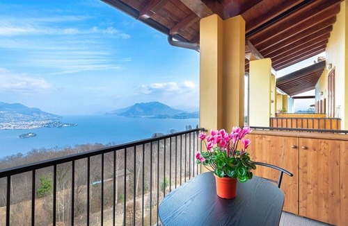 Levo House | Lake Maggiore Retreat - Unique view, balcony, and private parking