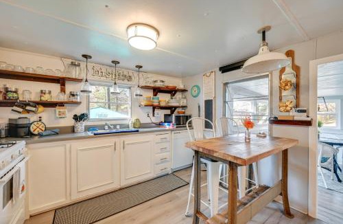 Penrod House | Lake Malone Cabin Getaway! Dock, Fire Pit, Grill