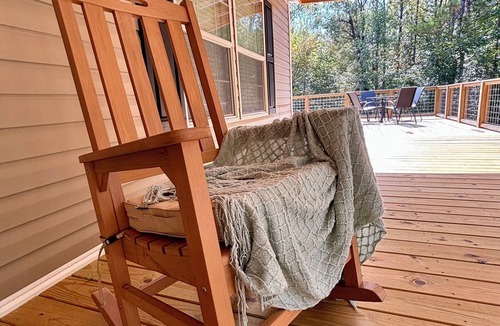 Tallassee House | Lake Martin/Auburn-Huge Wrap Around Porch. Cozy and Secluded. Super CLEAN!