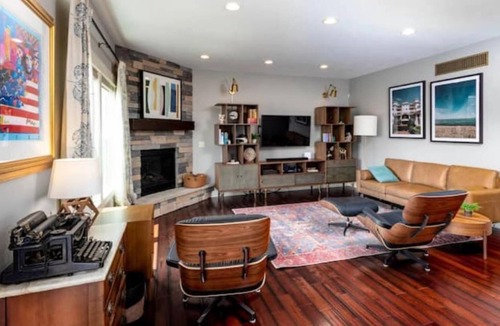 Burnips House | Lake Mid Century Modern House