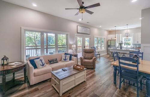 Mooresville Apartment | Lake Norman - Tranquility Cove - Beautiful Lakefront Apartment