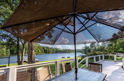 Eatonton House | Lake Oconee Waterfront Home with Indoor Heated Pool, Jacuzzi and Sauna