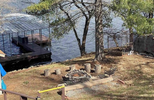 Goreville House | Lake of Egypt Waterfront Retreat: Deep Water Docks, Firepit & Kayaks