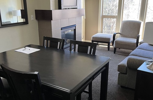 Vernon Condo | Lake Okanagan waterfront Condo. Large dock with pool and hot tub Reg #H015247536