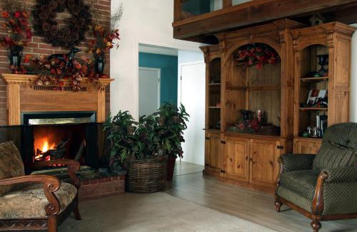 Berryville House | Lake Palestine Family Getaway w/Waterfront Deck