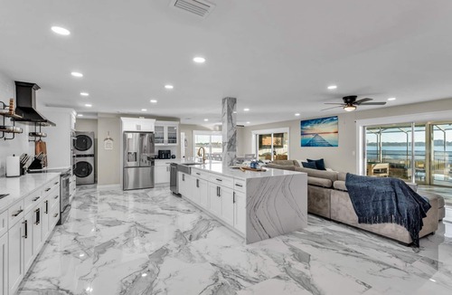 Winter Haven House | Lake, Pool, HotTub, Game Room, 8 Beds, Sleeps 17