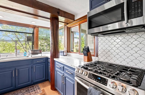 Cedar Glen House | Lake Reflection Point-Upscale Lake View House! 4 Bed/4.5 Bath! Air Conditioning!