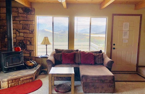 Weed House | Lake Shastina - Mt. Shasta Golf/Ski Rustic Retreat