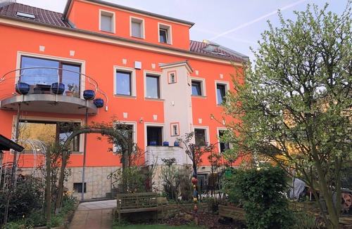 Wilhelmstadt Apartment | lake-side house
