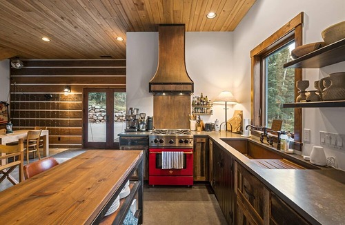 Durango House | Lake Side, Paddleboards, Firepit, Basketball!