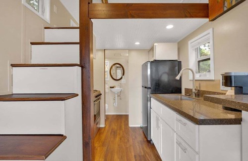 Madras House | Lake Simtustus Resort Juniper Hill Tiny Home #14 - Hot Tub