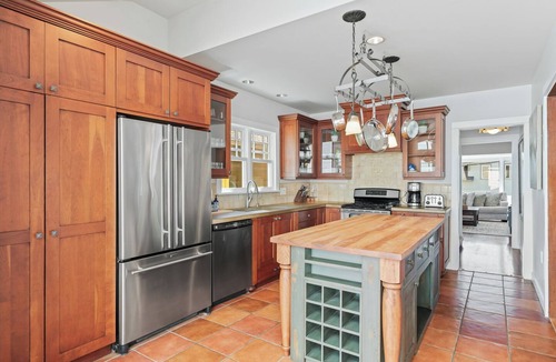 Eastlake House | Lake & Space Needle Views AC Large Groups Charming Classic Craftsman!