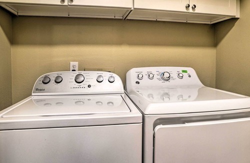 West Lake Stevens Condo | Lake Stevens Vacation Rental: 3 Mi to Water!