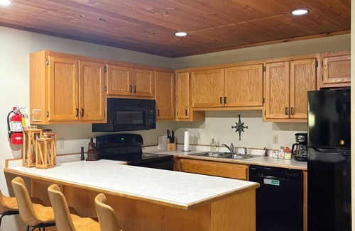 Two Harbors Condo | Lake Superior Retreat Near Two Harbors; Waterfront Views + Access; Cozy getaway!
