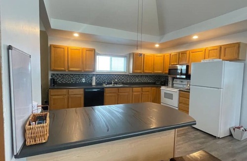 East End House | Lake Superior within walking Distance! 3bd 2bath with loft!