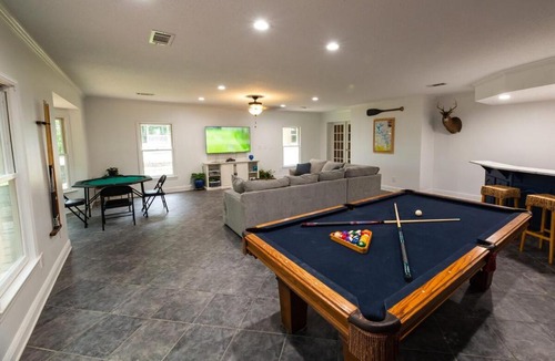 Northport House | Lake T Retreat - Sunset - Pool - Putting Green