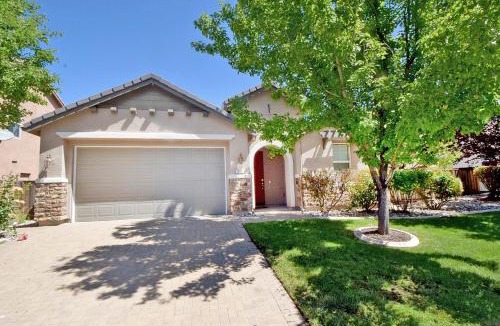 Reno House | Lake Tahoe Reno 4 Bedrooms Full Kitchen King Bed