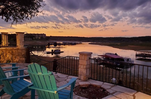 Highland Lake Estates House | Lake Travis Waterfront lodge/Dock/Firepit/Outdr Lux