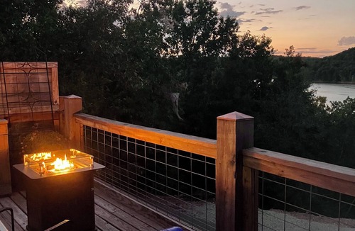 Lampe Ski Chalet | Lake View Access, 3 Decks, King Bed, Fire Pit, Dogwood Canyon