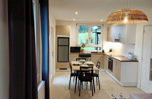 Les Grangettes House | Lake view accommodation in the heart of nature