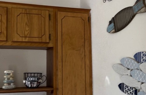 Hoyt Cabin | Lake View Cabin 2 beds 1 bath sleeps 5 15 miles from Eufaula.