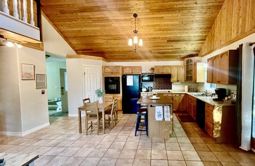 Silver Sands Cottage | Lake View Cottage w/dock on LAKE ISLE AB -kayak & canoe, fireplace, 45min to Edm