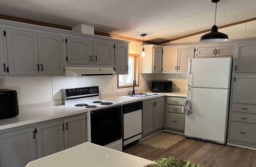 Elysian House | Lake View Cottage in Elysian with Lake Francis Views - 20% Weekly Discount