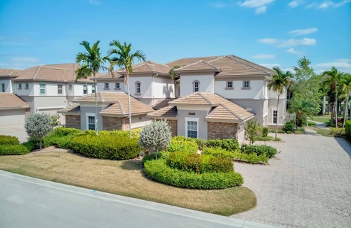 Naples House | Lake View First Floor Coach Home At Amenities Filled - The Quarry of Naples