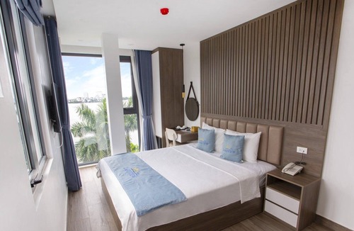 Thuy Khue Hotel | Lake View Hotel