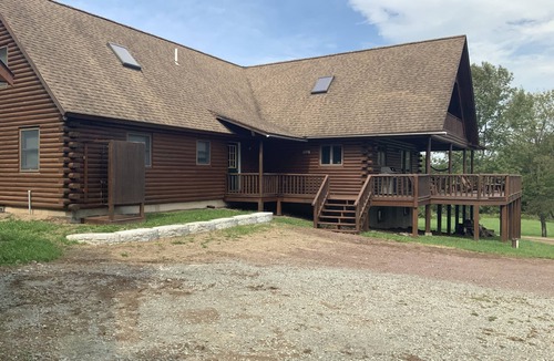 Fishs Eddy House | Lake View Log Cabin with amazing views
