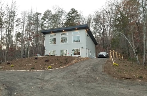 Lynn House | Lake view on Lake Lanier. House and garage apartment. Sleeps 10-12