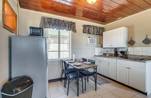 Hernando Cottage | Lake View, Pool Access! Pet-friendly Hernando Stay