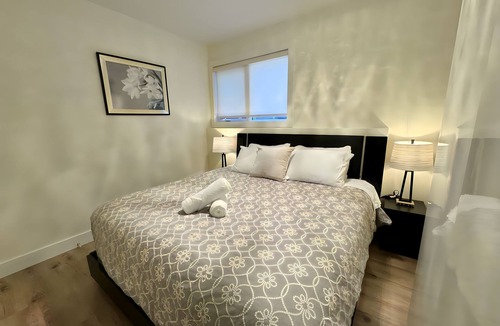 Central Okanagan Bed & Breakfast | Lake View Poolside Private Suite