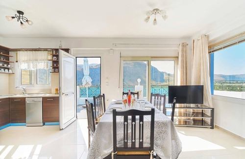 Kavallos Villa | Lake View Suites