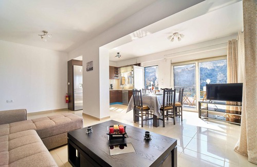 Kavallos Villa | Lake View Suites