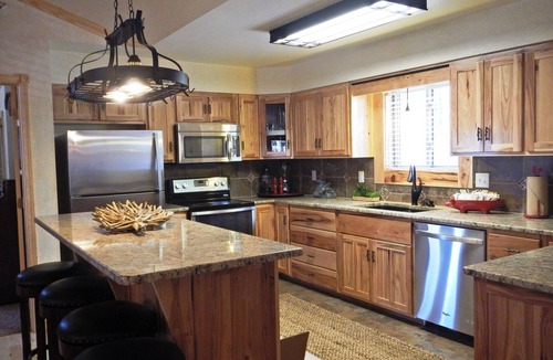 Mount Ida Cottage | Lake view three bedroom, three bath cottage with private hot tub overlooking Lake Ouachita. by RedAwning