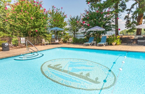 Mount Ida Cottage | Lake view three bedroom, three bath cottage with hot tub overlooking Lake Ouachita. by RedAwning