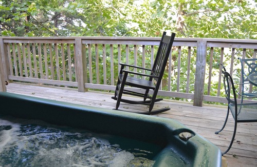Mount Ida Cottage | Lake view two bedroom, two bath log-sided, luxury Harbor North loft cottage with hot tub overlooking Lake Ouachita. by RedAwning