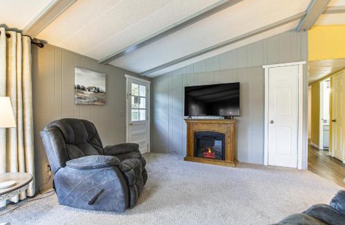 Krakow House | Lake Views & Fireside Bliss: Cecil Cottage w/Yard
