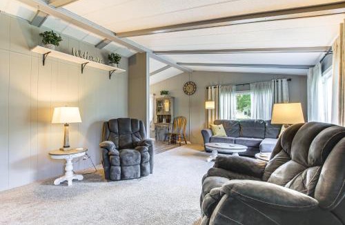 Krakow House | Lake Views & Fireside Bliss: Cecil Cottage w/Yard