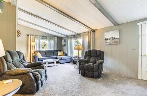 Krakow House | Lake Views & Fireside Bliss: Cecil Cottage w/Yard