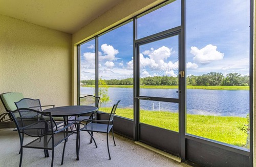 Trafalgar Village House | Lake Views Near Disney – Value Stay with Pool, Hot Tub & Clubhouse Access - Corner 3BR Townhome